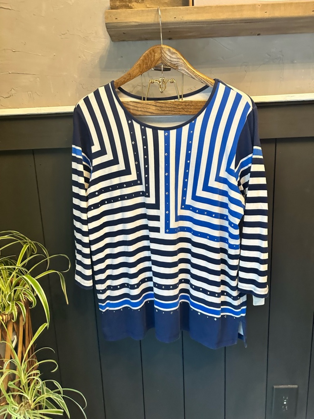 Alfred Dunner Blue White Geometric Striped Top Size XL Embellished 3/4 Sleeve